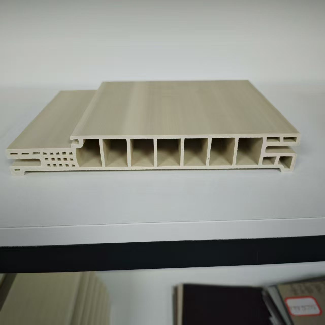 100/140/180/220 mm zárubeň WPC typu A pro panel 40 mm/45 mm