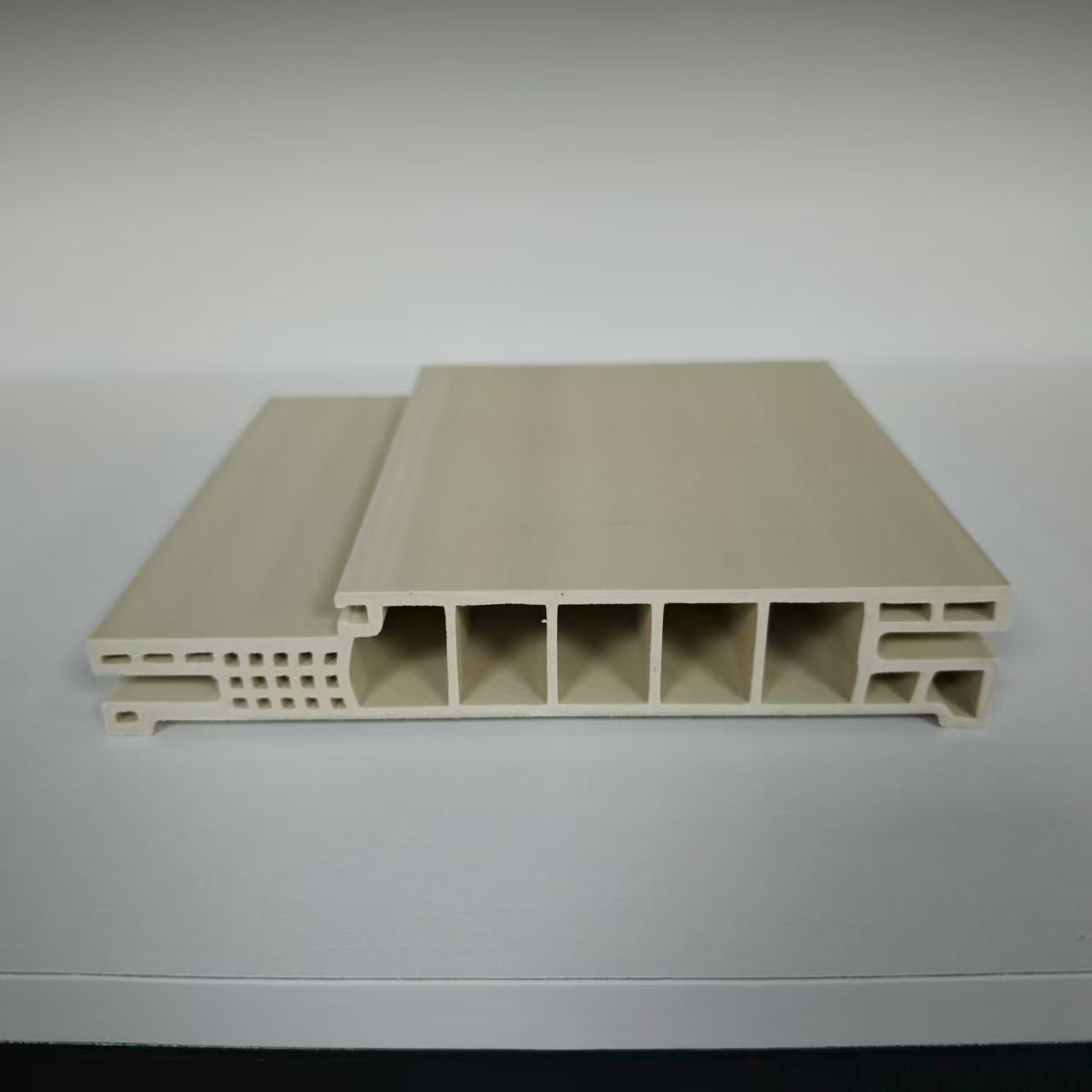 100/140/180/220 mm zárubeň WPC typu A pro panel 40 mm/45 mm